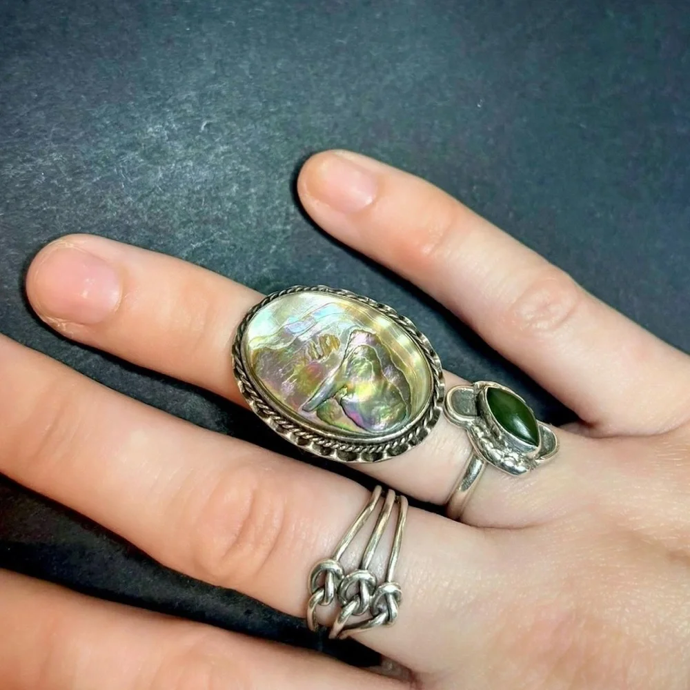 70s Vtg Native Statement Abalone, Mother of Pearl Ring w/Sterling Rope Frame - Picture 2 of 8